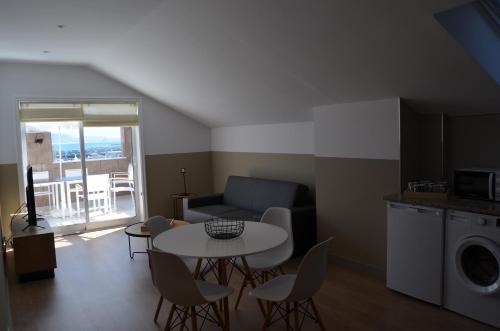 2 bedrooms, 4 beds