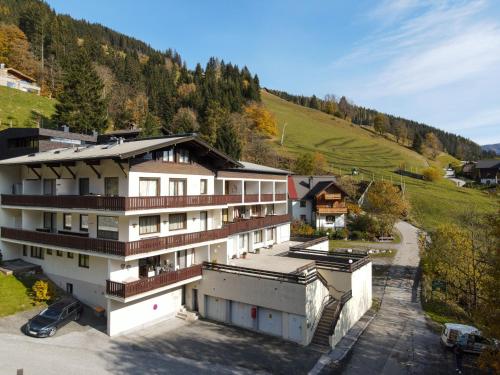  Apartment HOLIDAY - SKI-IN SKI-OUT by All in One Apartments, Pension in Schmitten