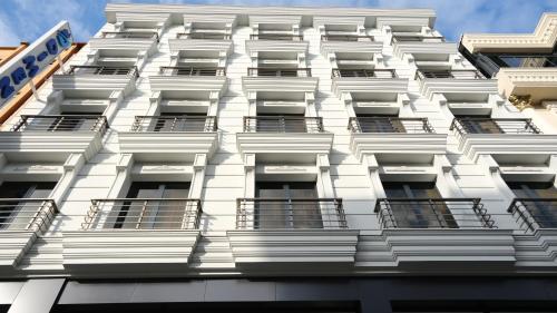 Dimen Hotel - main image