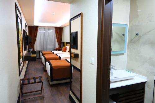 Dimen Hotel - image 4