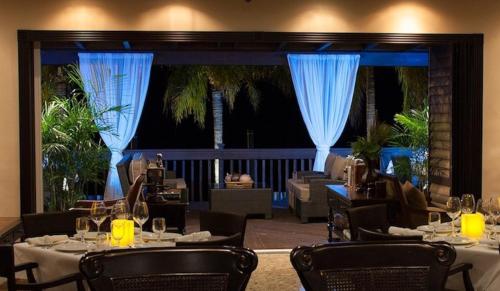 Restaurant, Dolphin Cove in Freeport