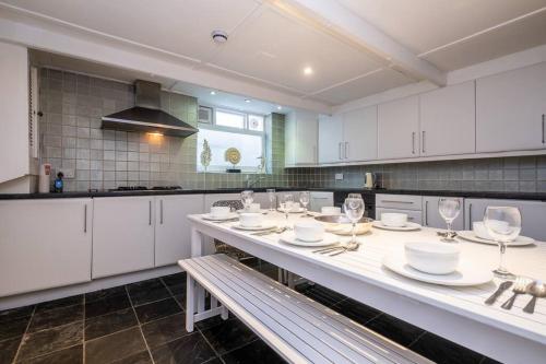 Beautifully Styled Townhouse with Roof Terrace gîte à louer Blanch House