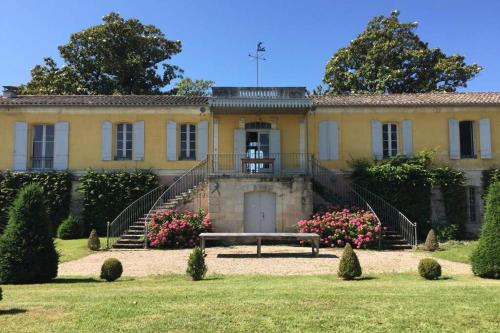 Sublime Château avec piscine, proche de Bordeaux gîte à louer Vérac