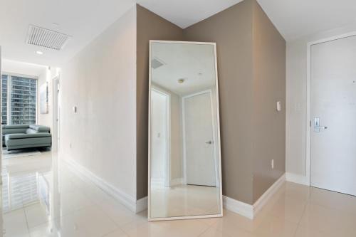 Luxury View Corner Unit 2/2 - Icon Brickell