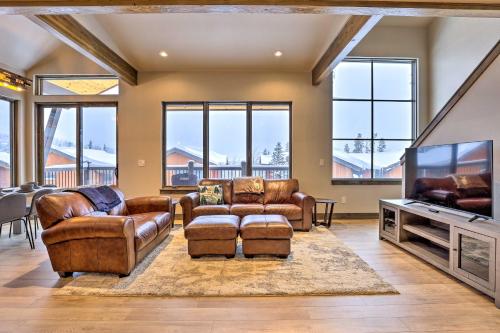 Silverthorne Home with Balcony about 11 Mi to Skiing! in Silverthorne, USA