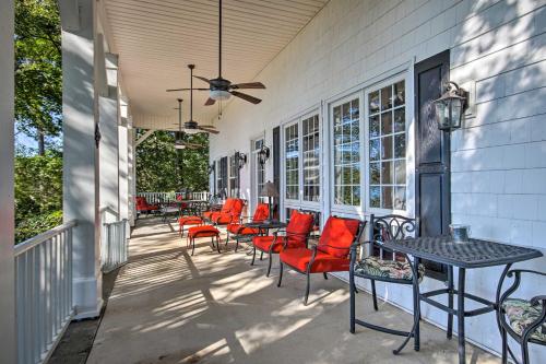 Lakefront Paradise with Fire Pit - Dogs Welcome! in ซิมป์สันวิลล์ (SC)