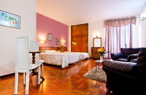 3 twin beds
