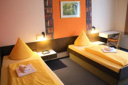 Hotel Simonis Koblenz 4.6km von Bassenheim entfernt