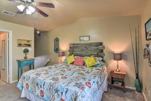 Romantic Galveston Retreat Bay View, Pool Access!