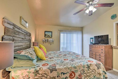 Romantic Galveston Retreat Bay View, Pool Access!