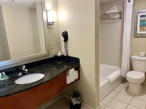 Holiday Inn & Suites Virginia Beach - North Beach, an IHG Hotel