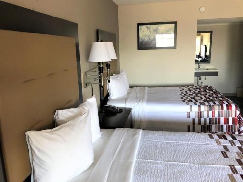 Red Roof Inn Greenville NC - image 4
