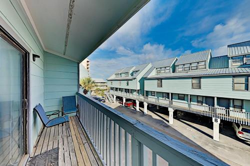 Beachside Condo with Balcony - Walkable Location! condo - main image