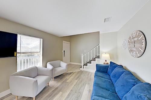 Beachside Condo with Balcony - Walkable Location! condo - image 3