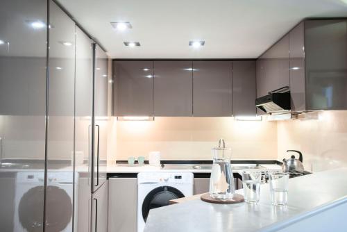 Central Apartment - Walk to Navona - Full Kitchen - Fast Wi-Fi & A-C 4