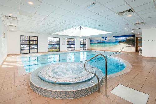 Swimming pool, Holiday Inn London-Shepperton By IHG in Greater London South West