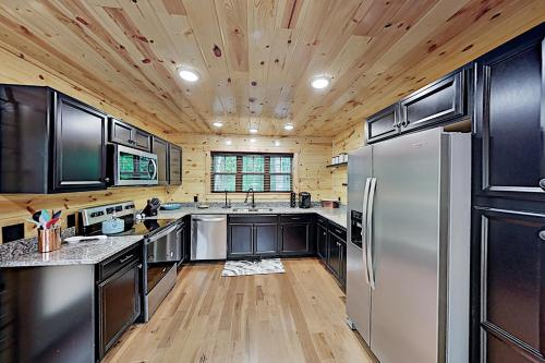 Serenity Together - 2 Mountain Cabins with Hot Tubs cabin - image 7