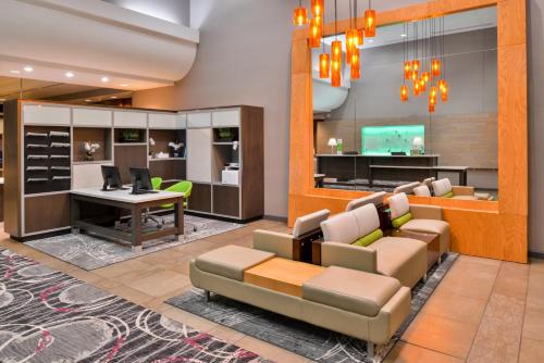 Holiday Inn Kansas City Airport, an IHG Hotel