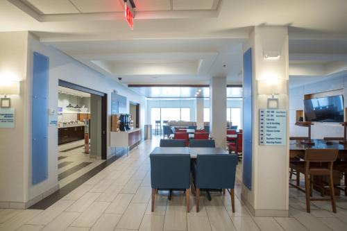 Holiday Inn Express Hotel And Suites Tupelo By IHG - 식음료(F&B)