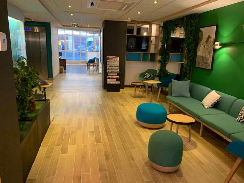 Exterior view, Holiday Inn Paris Montmartre Hotel By IHG in 18th - Sacre Coeur - Montmartre