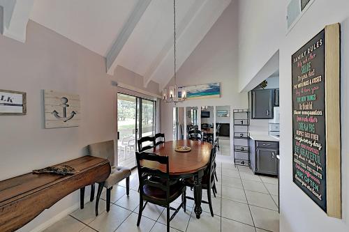 Seascape Golf Villa with Fairway Views - Near Beach! condo - image 3