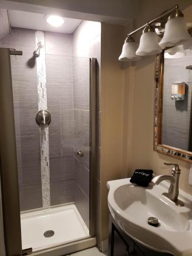 HEART OF Denver*Sleeps 10