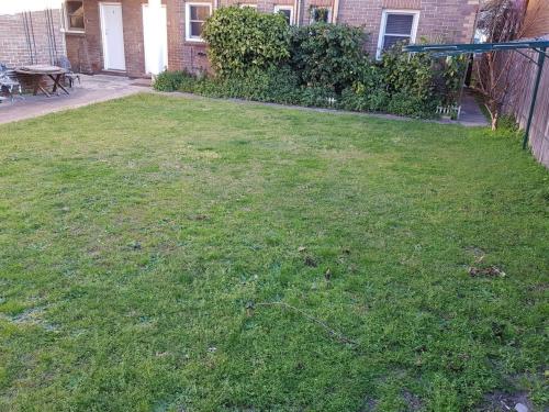 Accommodation Sydney Rockdale - 2 Bdr Pet Friendly Budget Apartment - image 9