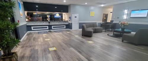 Days Inn by Wyndham Stuart - image 2