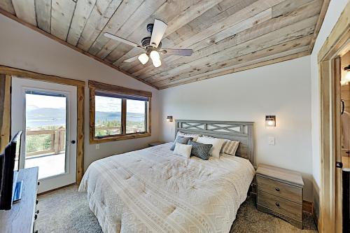 Stylish New Lake-View Home with Fireplace & Firepit home - image 6