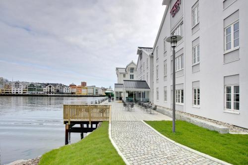 Thon Hotel Kristiansund - image 2