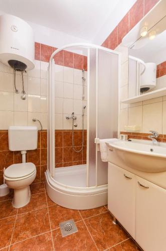 Double Room with Garden View image 5
