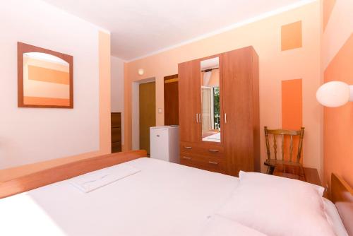 Double Room Standard image 3