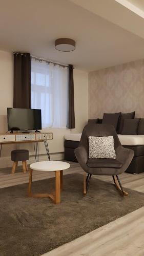 1 king bed, 1 sofa bed