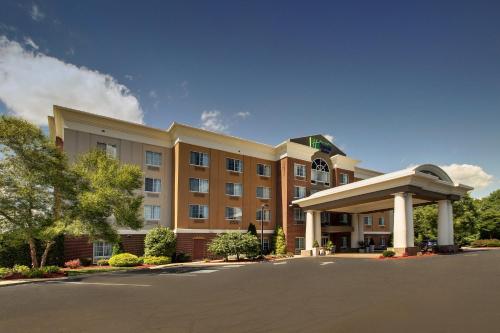 Holiday Inn Express Hotel & Suites Middleboro Raynham by IHG in Middleboro, USA
