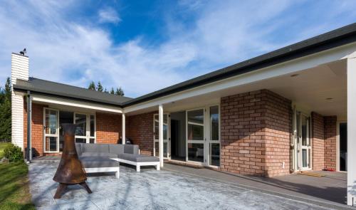 شرفة/ تراس, Gem bed and breakfast in West Melton