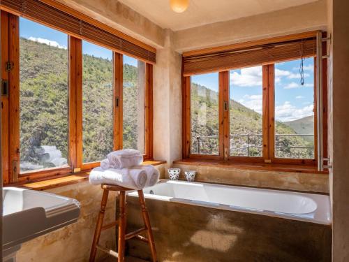 Fürdőszoba, Die Beloofde Land in Uniondale