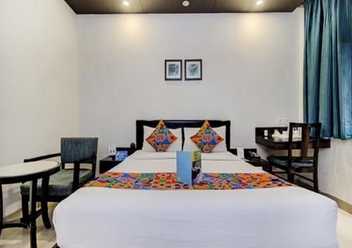 HOTEL ROCKLAND, Panchsheel Enclave, Outer Ring Road New Delhi -110017