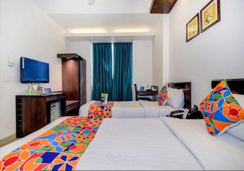 HOTEL ROCKLAND, Panchsheel Enclave, Outer Ring Road New Delhi -110017