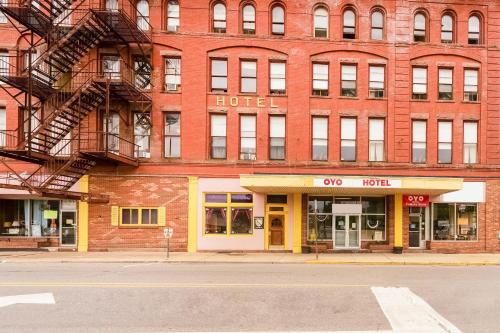 . OYO Hotel Bradford Main St PA