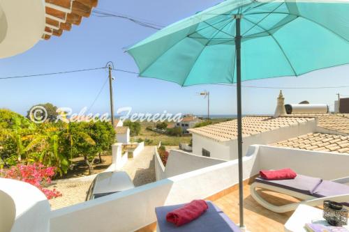  Meia Praia Villa Sleeps 5 WiFi in Meia Praia