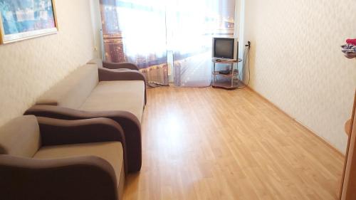 Apartment on Airport Street - main image