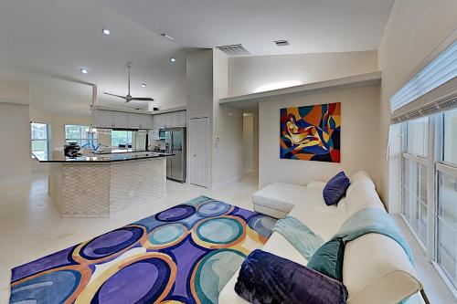 Tropical Retreat with Screened Lanai Saltwater Pool home - image 3
