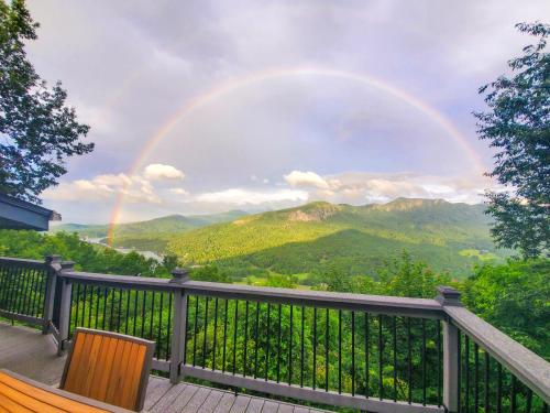 Stunning Mountain Gem - Pool Golf Tennis & Beach home - main image