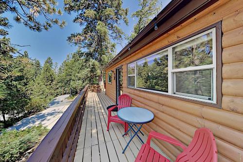 Updated Vintage Cabin - Hot Tub Near Skiing Golf home - image 4