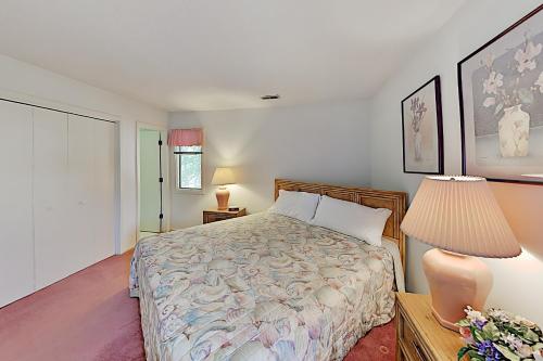 Charming Coastal Getaway - 2 Pools - Walk to Beach cottage - image 6