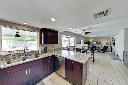 Luxe Retreat in Desert Park Estates with Pool & Spa home - image 5