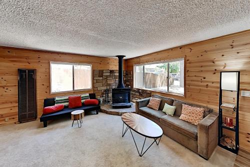 Charming Gambrel Cabin with Alfresco Dining & Grill home - main image