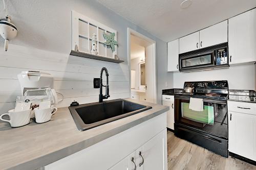 Bayside at Penthouse with Views & Pools condo - image 5