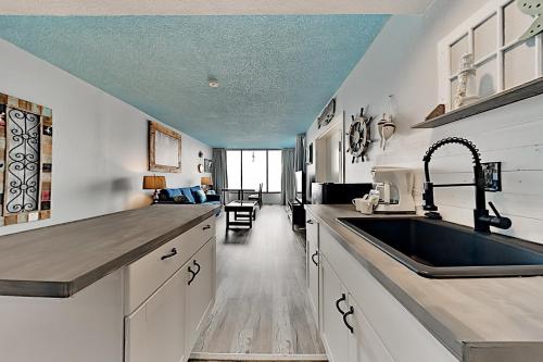 Bayside at Penthouse with Views & Pools condo - image 7