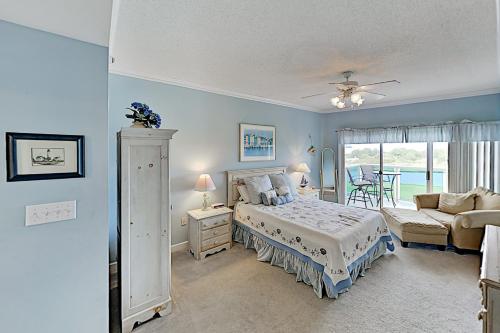 Bayfront Bliss - Rooftop Pool - Short Walk to Beach condo - image 8